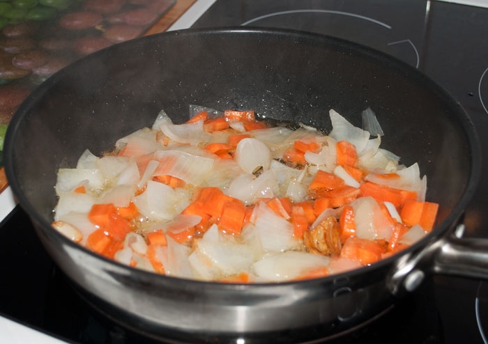 морковь в  масле на сковороде