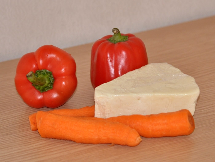 Перец, адыгейский сыр и морков